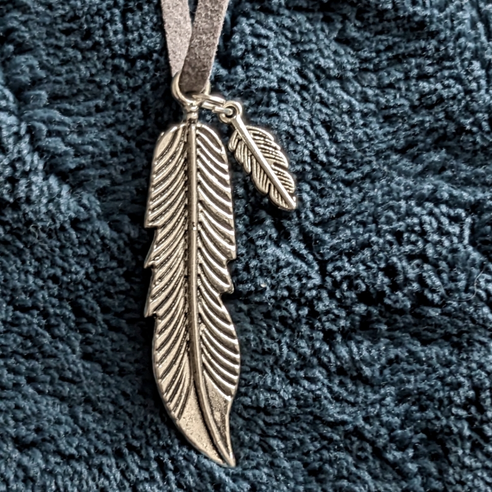 Hawks Style .925 Silver Feather Pendant Necklace